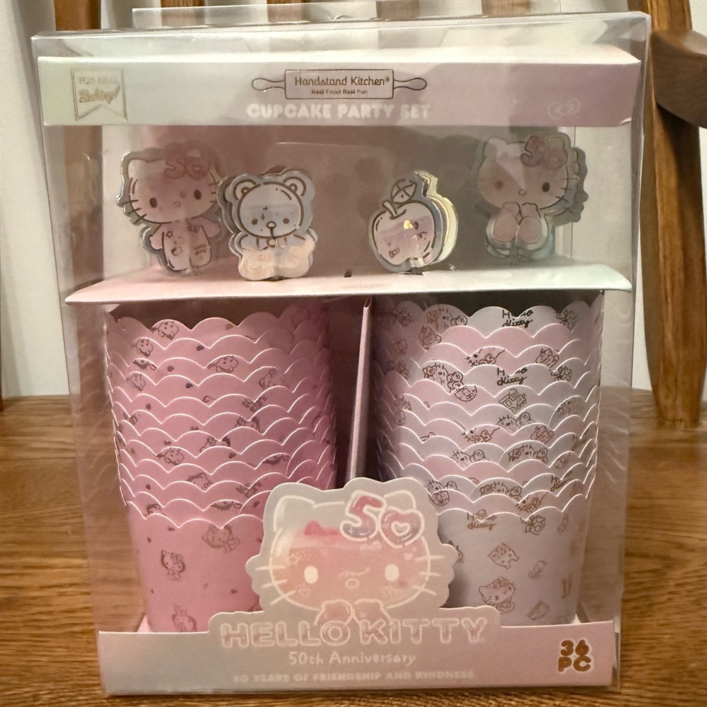 Handstand Kitchen Hello Kitty Commemorative 50th Anniversary Cupcake Party Set
